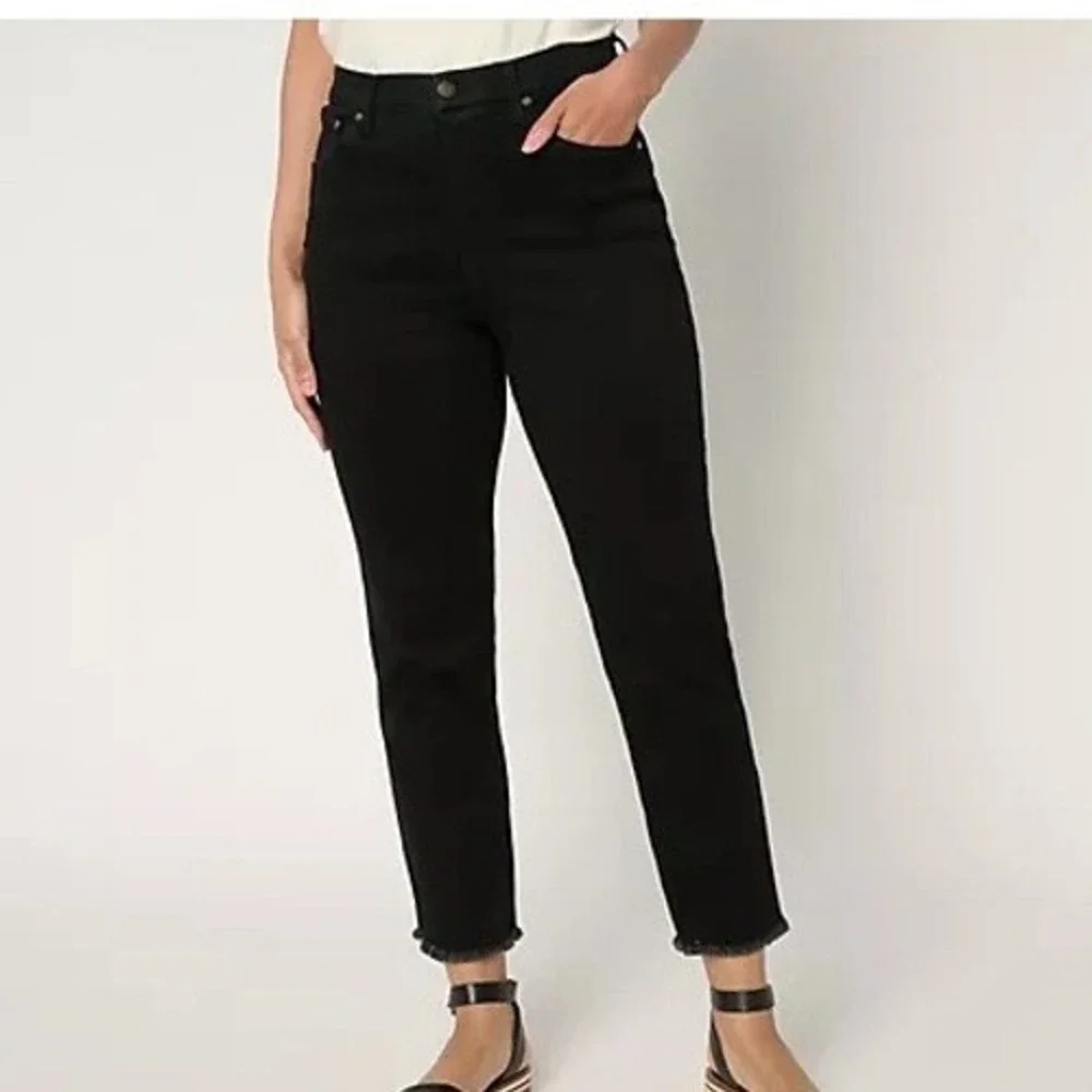 Women with Control Womens 2 Black Contour Curves Slim Crop Raw Hem Pants A685067